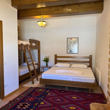 Ana Rest House Hostel 培拉特 外观 照片