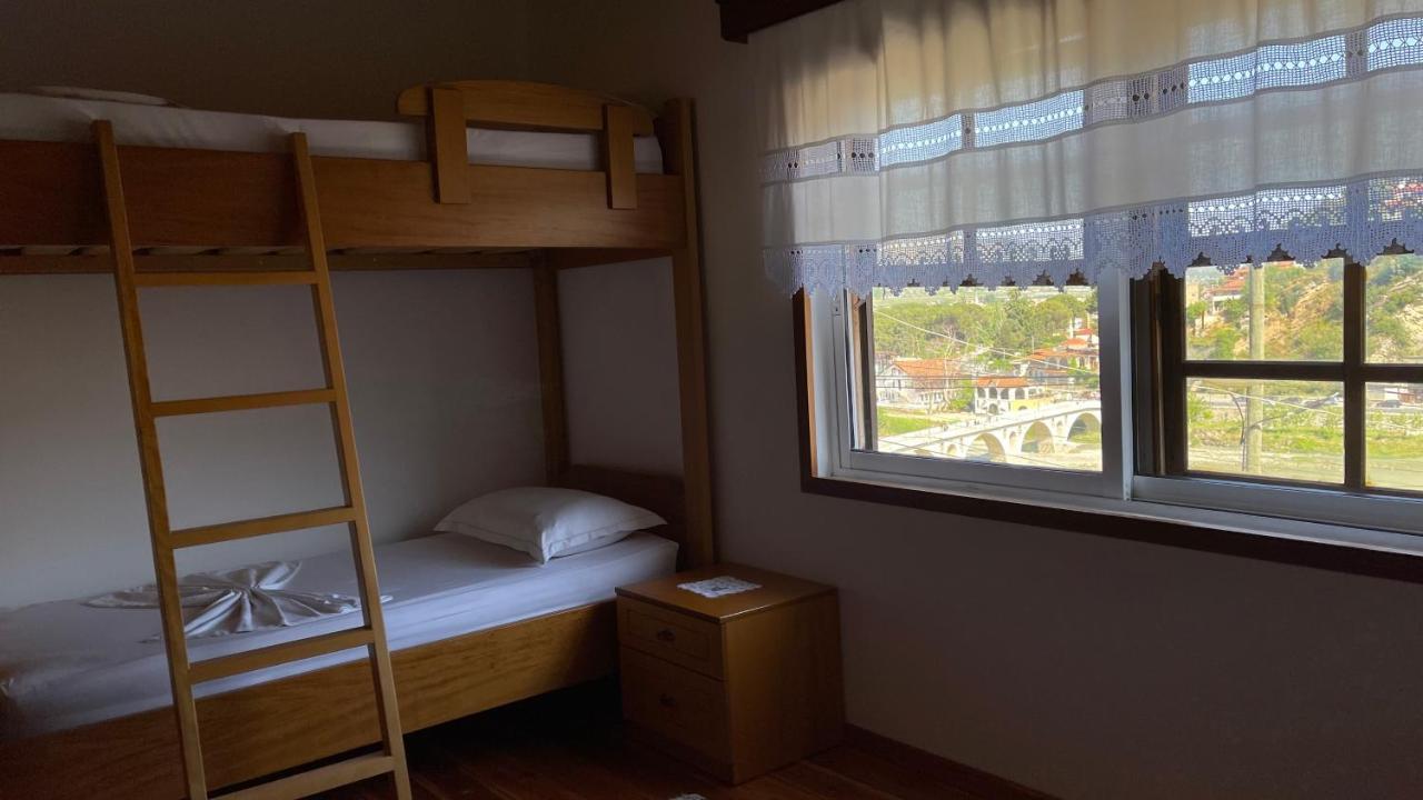 Ana Rest House Hostel 培拉特 外观 照片