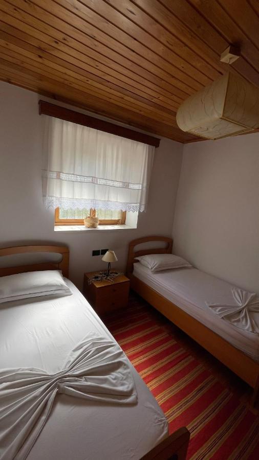 Ana Rest House Hostel 培拉特 外观 照片