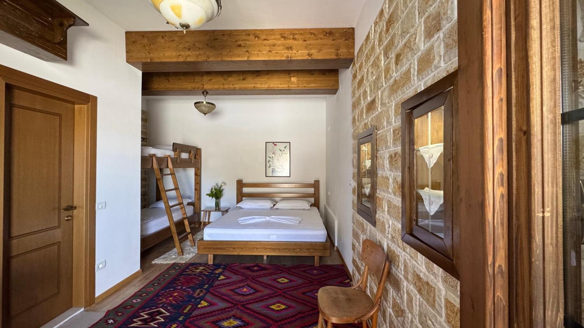 Ana Rest House Hostel 培拉特 外观 照片