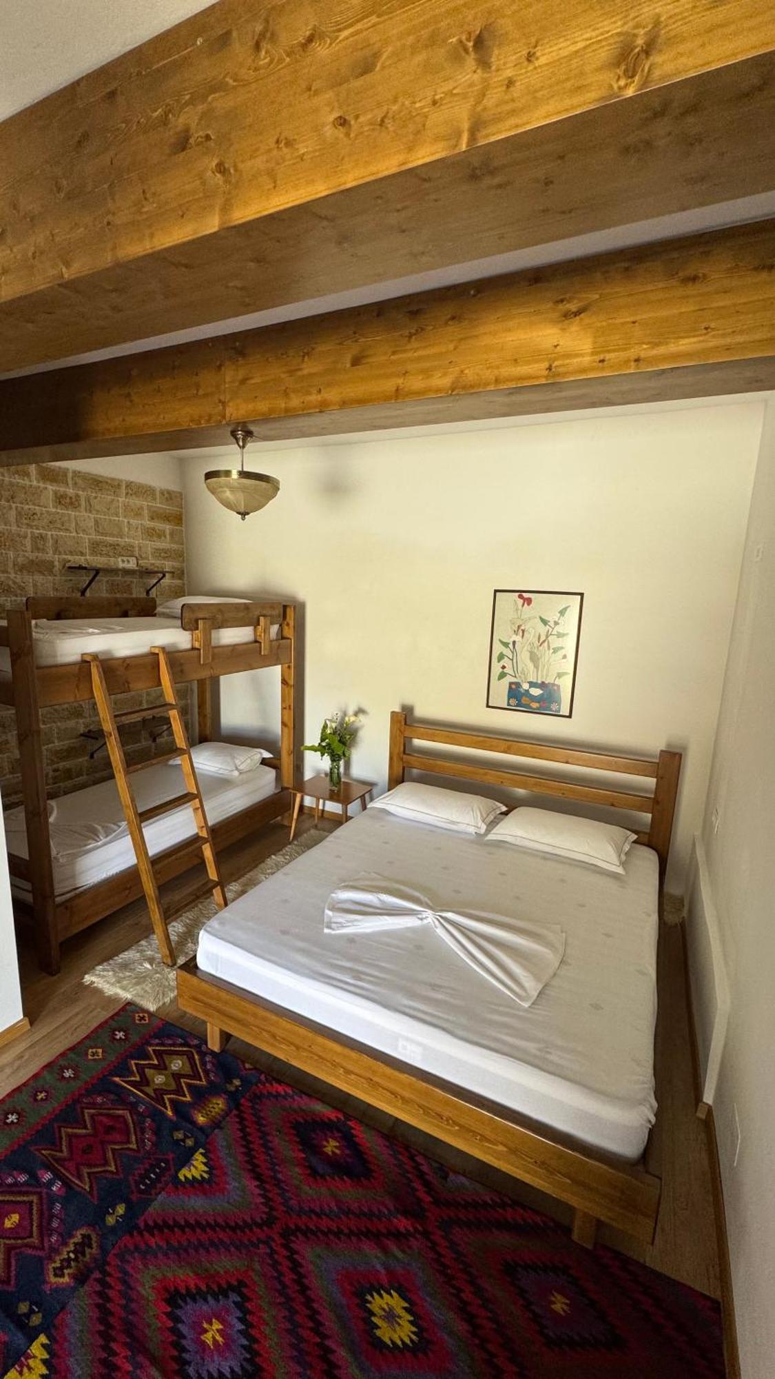 Ana Rest House Hostel 培拉特 外观 照片