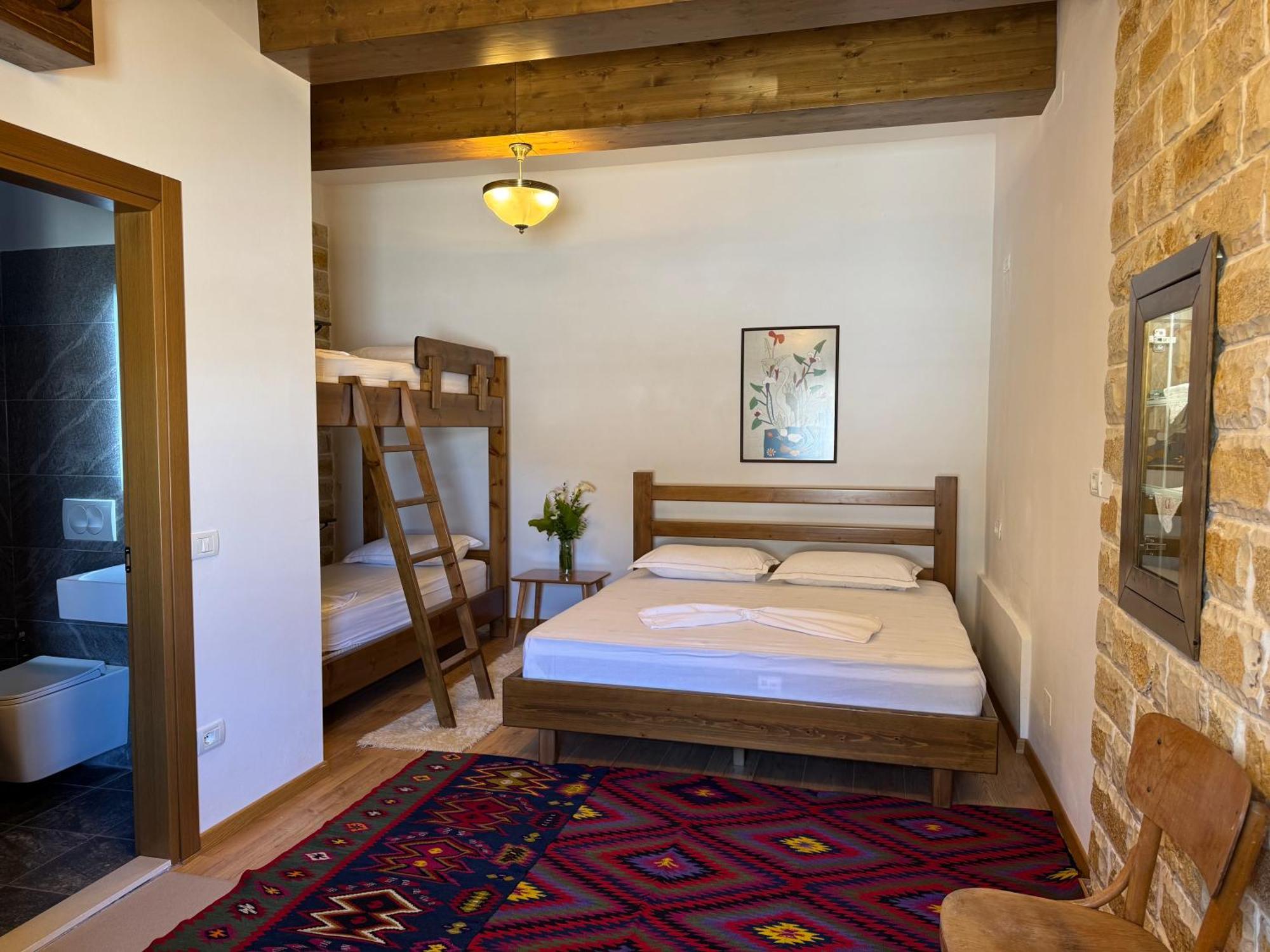 Ana Rest House Hostel 培拉特 外观 照片